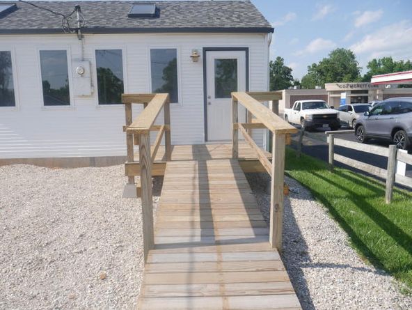 531 E Cleveland Ave, Monett, MO 65708
